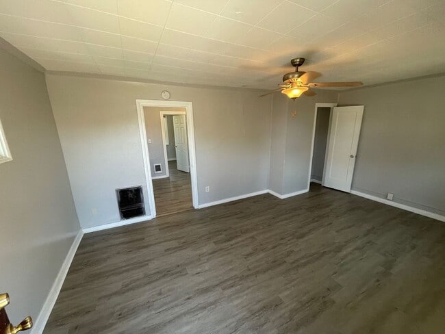 Building Photo - 2135 Eberlein Ave