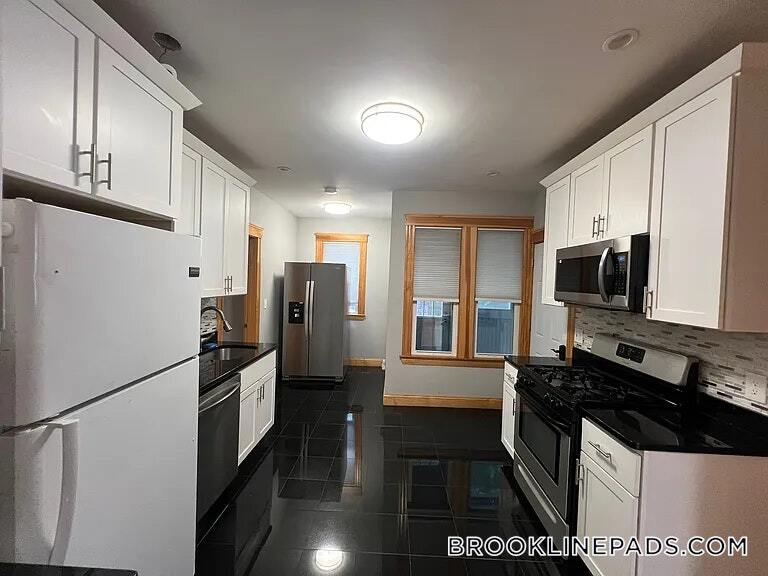 Building Photo - 152 Winchester St