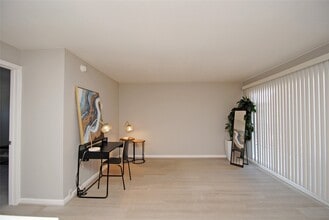Building Photo - 2515 Yoakum Blvd