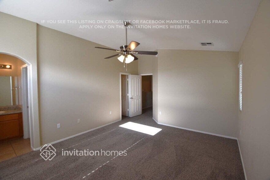 Building Photo - 421 N 168th Ln