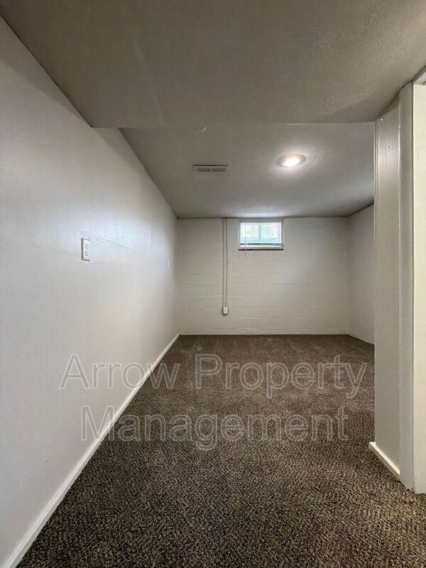 Building Photo - 415 N 32nd St