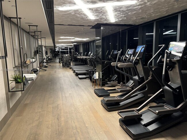 Building Photo - 1451 Brickell Ave