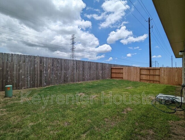 Building Photo - 8810 Wooster Trails Dr