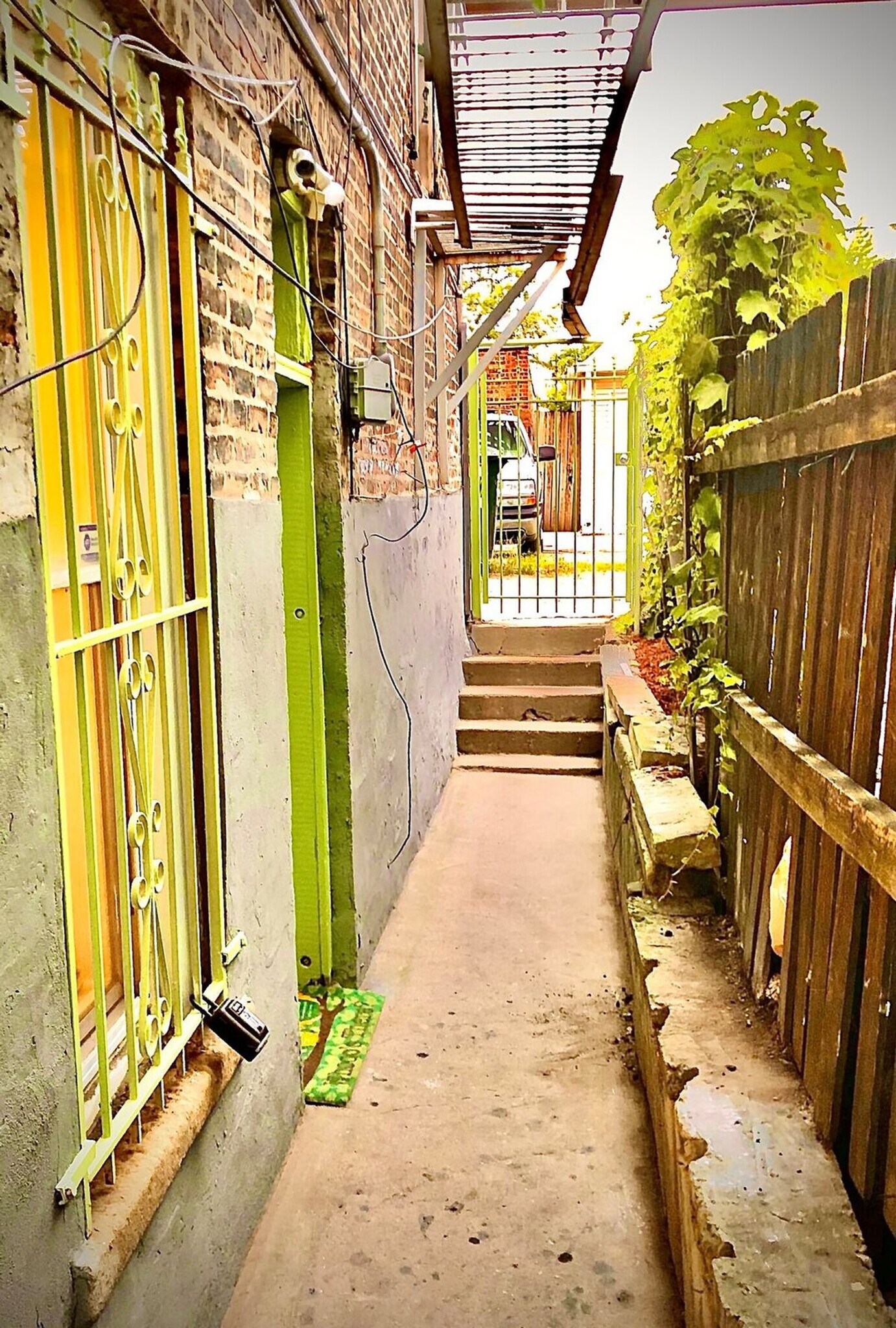 Building Photo - 2814 W 21st Pl
