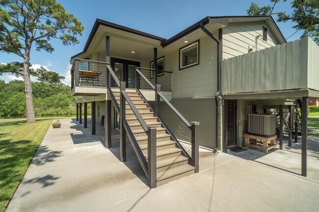 Building Photo - 719 Fairfield Ave