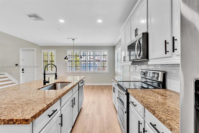 Building Photo - 11541 SW 15th Ave