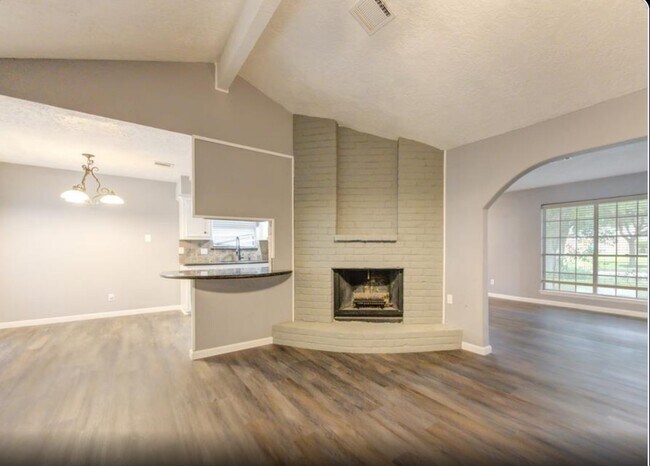 Building Photo - 10727 Sagewillow Ln