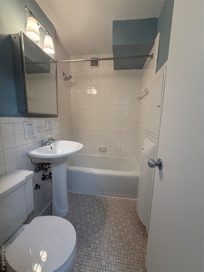 Building Photo - 220-55 46th Ave