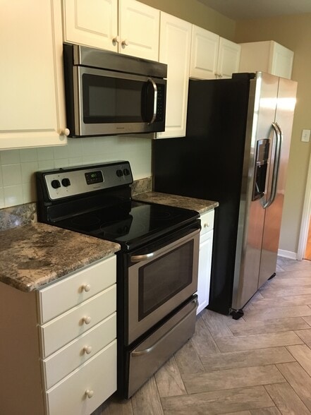 Updated Kitchen - 1640 Beckham Dr