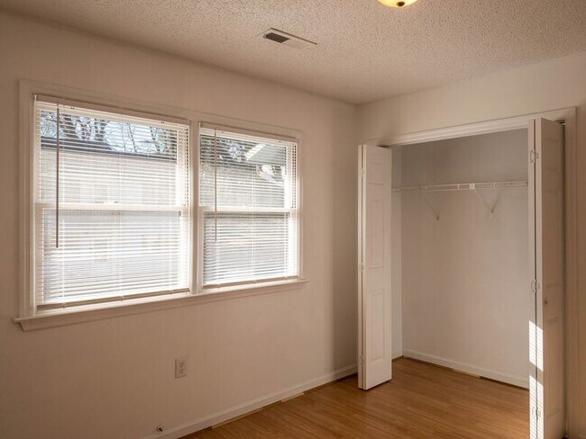 Building Photo - 20 Brookdale Rd