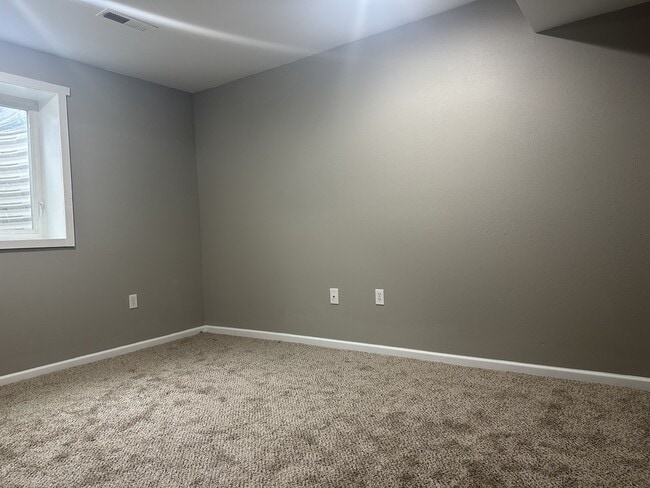 Building Photo - 602 Sara St