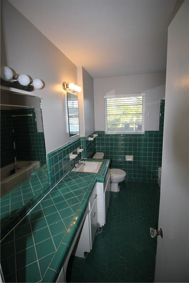 Building Photo - 3 Bedroom, 2 Bath Home in Lakewood!