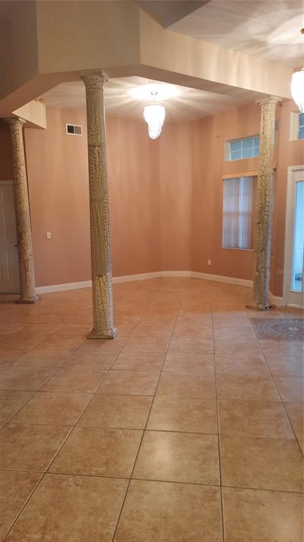 Building Photo - 58 Burning Bush Dr