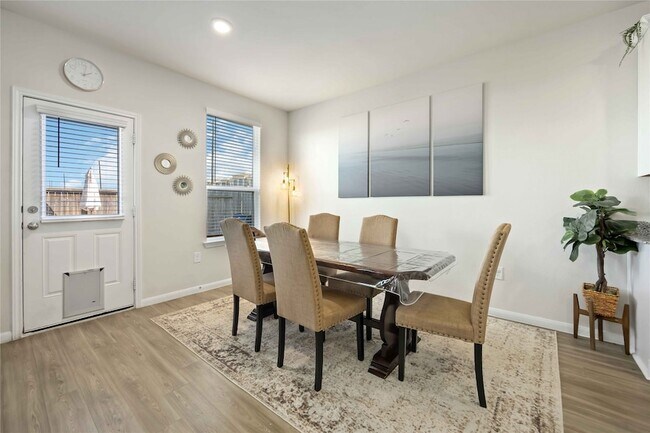 Building Photo - 6434 Lakeview Haven Dr