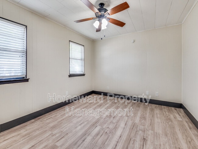 Building Photo - 9311 Oakland Dr