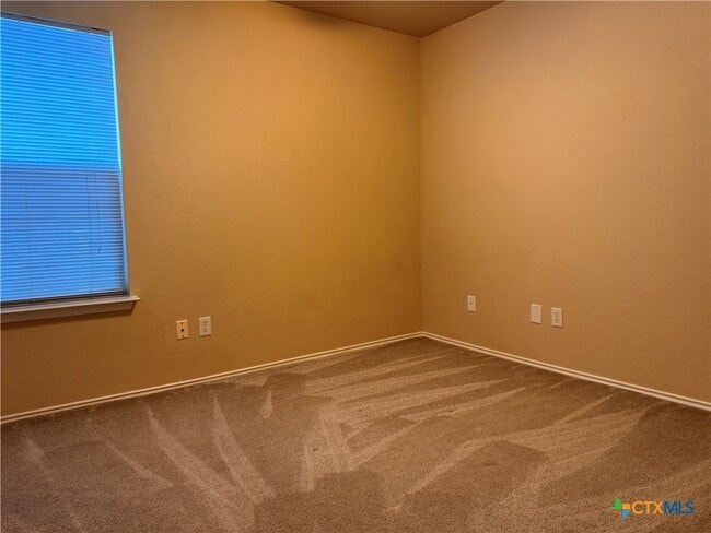 Building Photo - 1229 Hilltop Dr