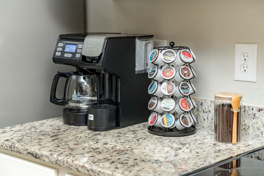 Building Photo - 2400 Hinton St