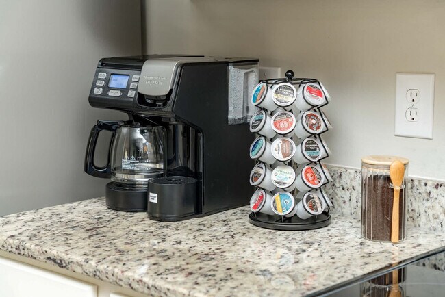 Building Photo - 2400 Hinton St