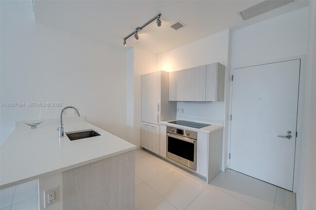 Building Photo - 501 NE 31st St