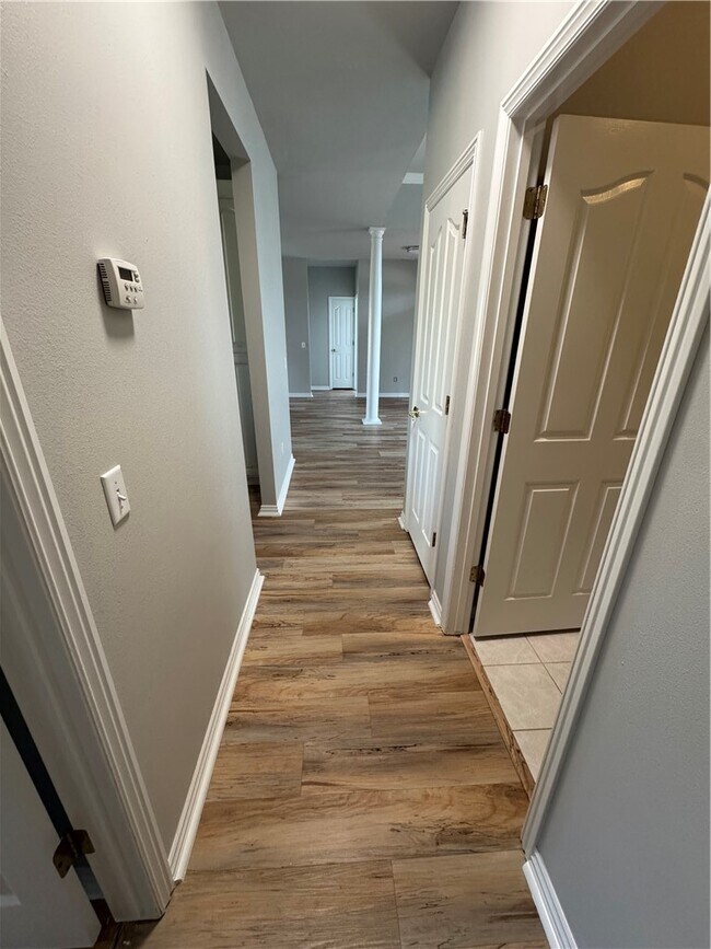 Building Photo - 314 Center Dr