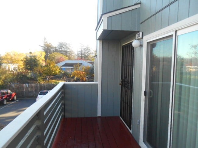 Building Photo - 2 Bed/2 Bath Condo w/Detached 1 Car Garage...