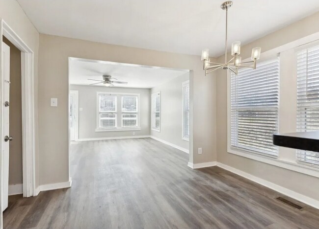 Building Photo - 306 W 17th St