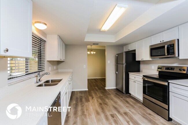 Building Photo - 1800 Gladiolas Dr