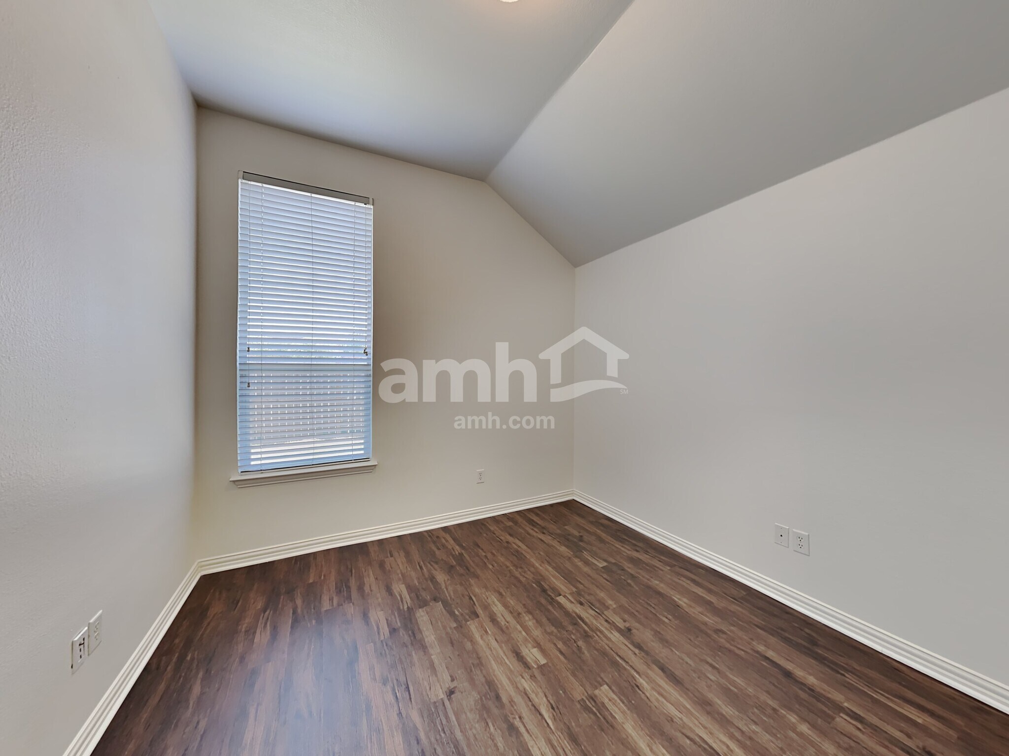 Building Photo - 5332 Sioux Creek Ln