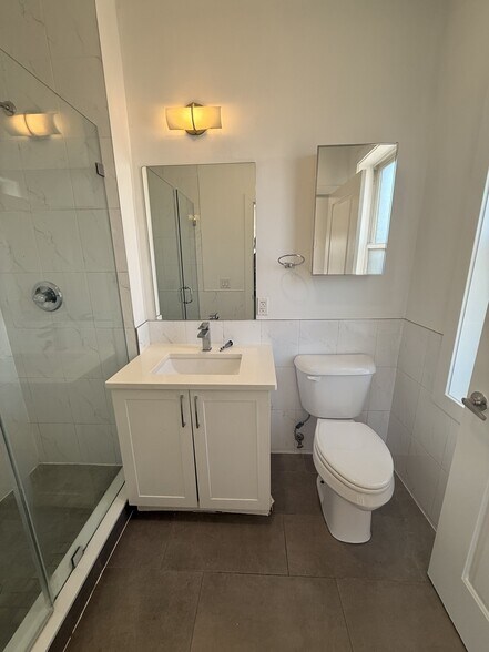 Building Photo - 429 Bergen Ave