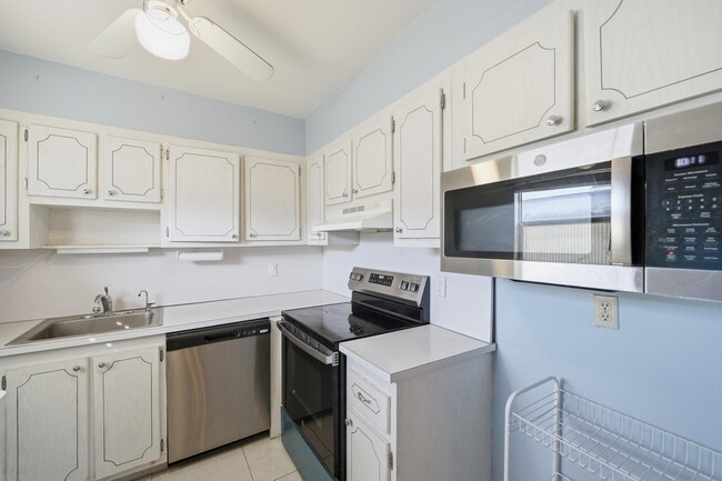 Building Photo - 669 Saxony Trail