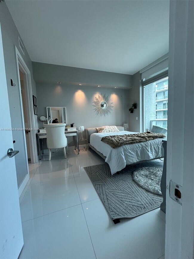 Building Photo - 500 Brickell Ave