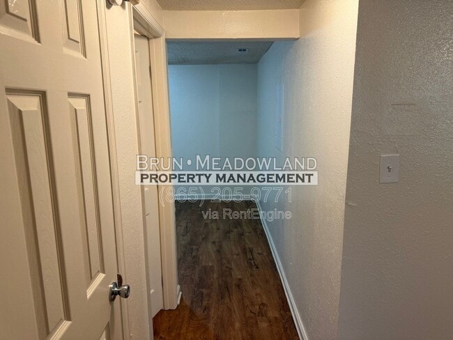 Building Photo - 436 E Red Bud Rd