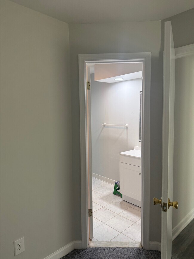 Master Bath - 13700 Modrad Way