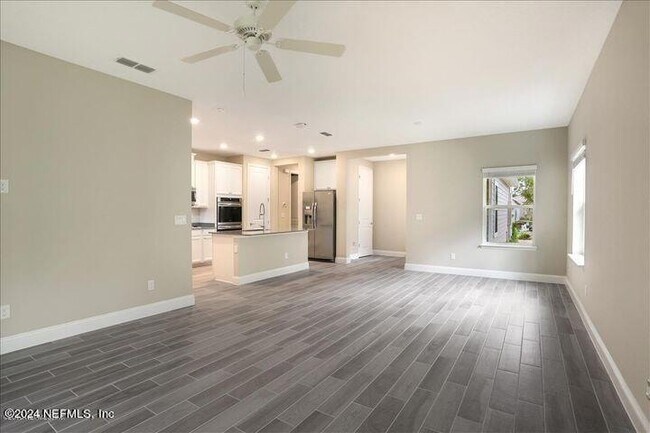 Building Photo - 2896 Lucena Ln