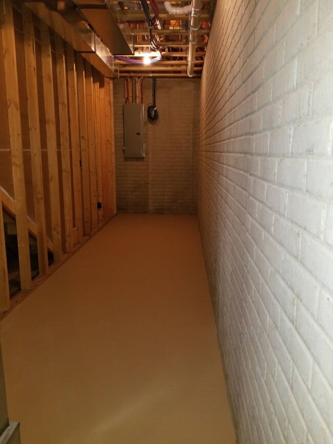 Building Photo - Daylight ranch townhome with 2 stall garage.  Private driveway and covered deck. high end finishe...