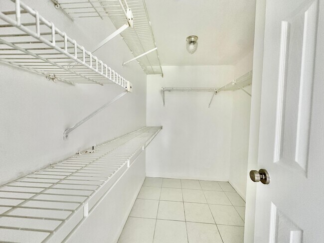 Building Photo - 6796 Palmetto Cir S