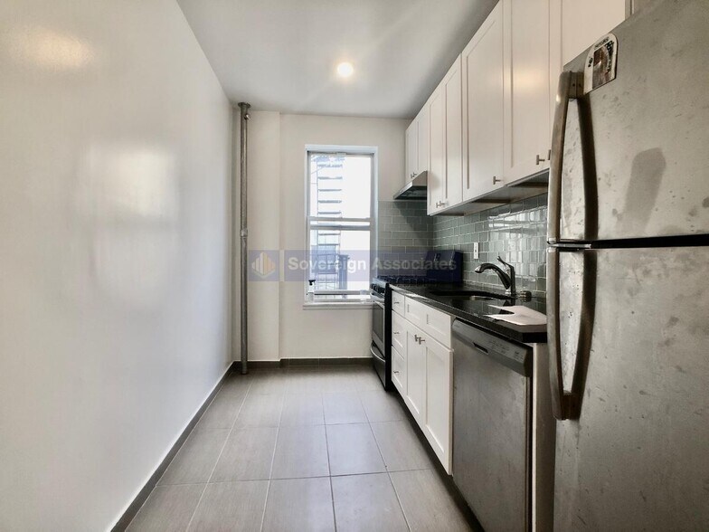 Building Photo - 175 Pinehurst Ave