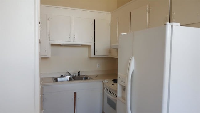 Building Photo - 208 Latonea Dr