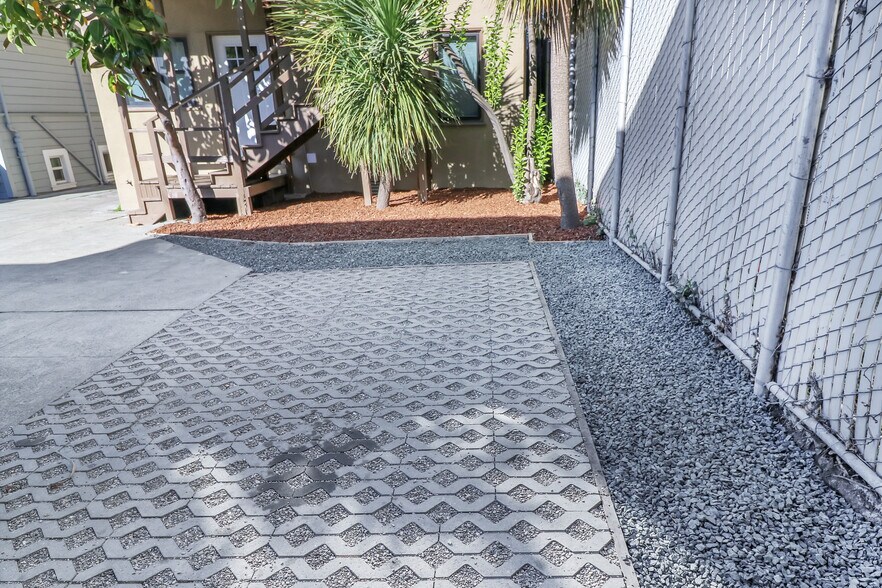 Building Photo - 1075 43rd St