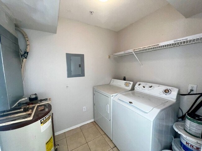 Building Photo - NEW-Remodeled bathroom & kitchen! NEW VINYL PLANK flooring & fresh paint! 2 bedroom 1 bath condo ...