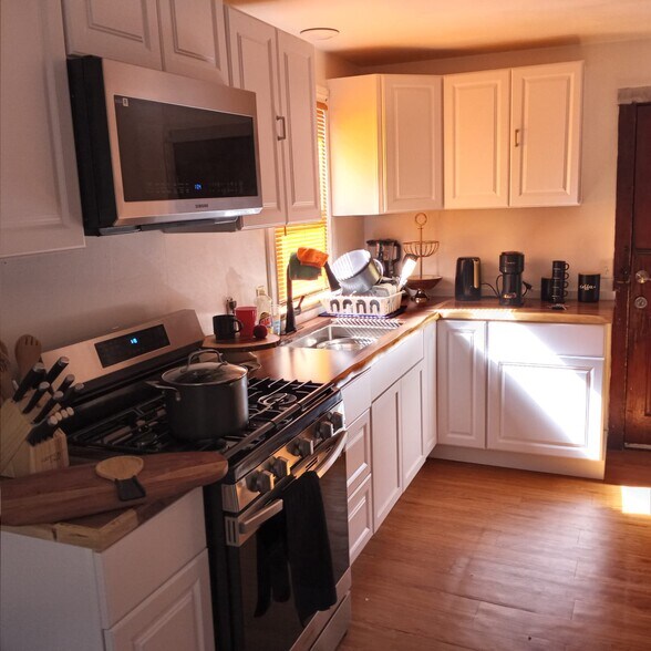 Primary Photo - 25 Newcomb Pl