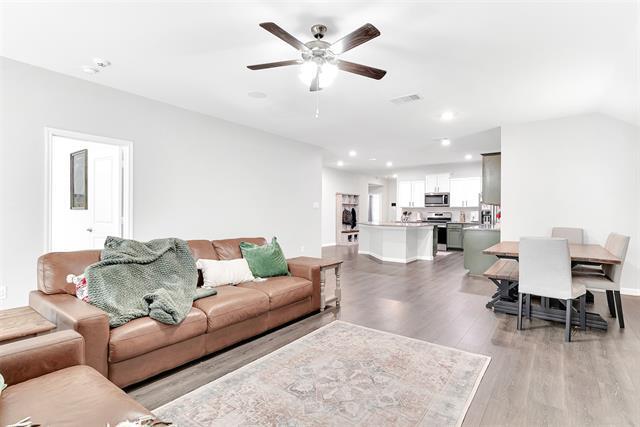 Building Photo - 707 Range Dr