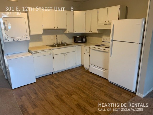 Building Photo - 301 E 12th St