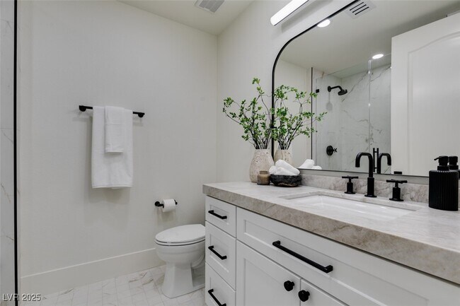 Building Photo - 32 E Serene Ave