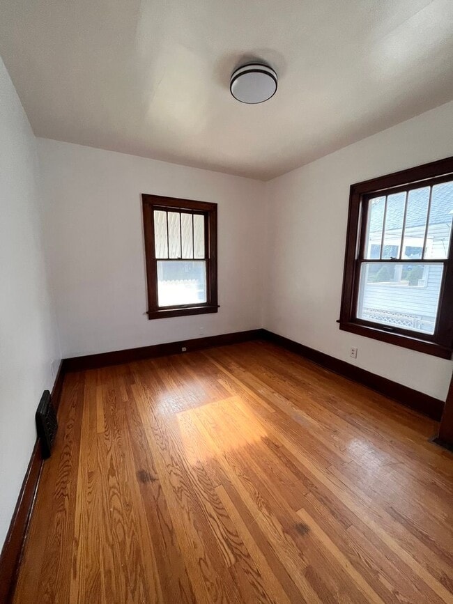 Building Photo - Wonderful 2 bedroom single family house!