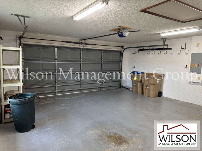 Building Photo - 1420 Flamingo Dr