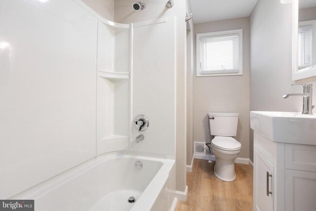 Building Photo - 809 N Providence Rd