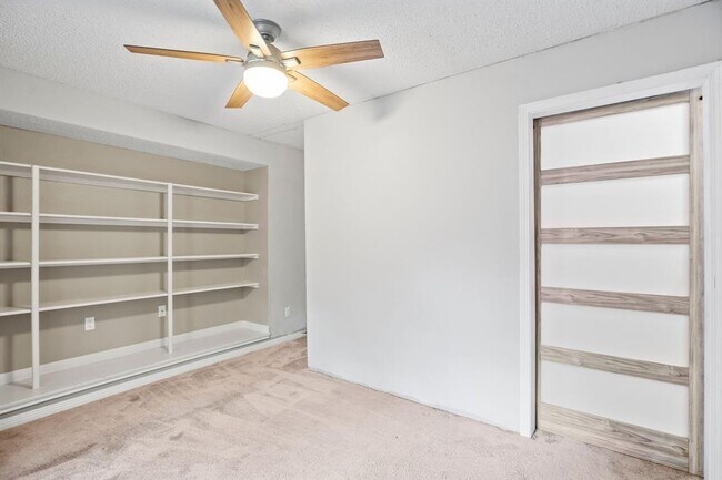 Building Photo - 22 S Rain Forest Ct