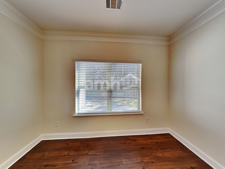 Building Photo - 2474 Beal St