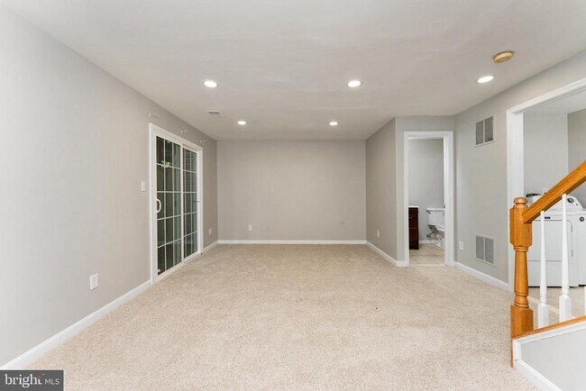 Building Photo - 4869 Benecia Ln